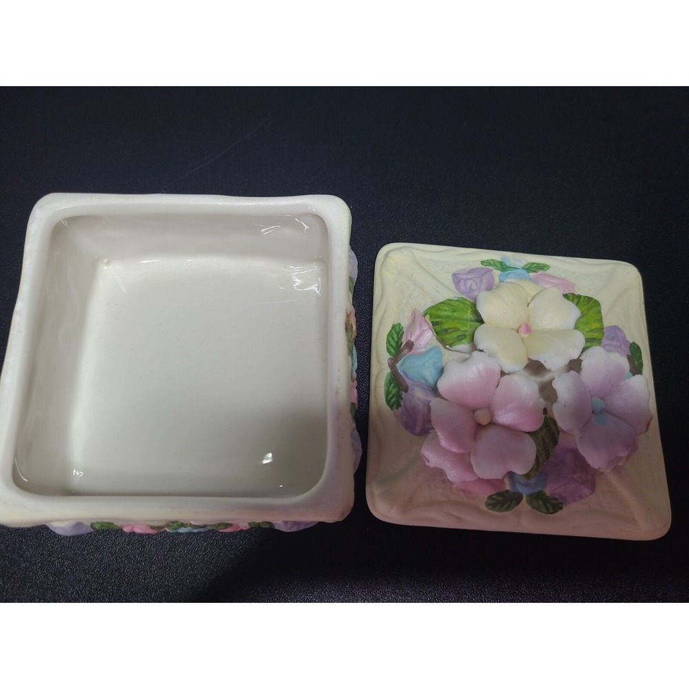 Vintage‎ 1980's 3D Floral Box Porcelain Bisque Yellow Square trinket box - Picture 4 of 7